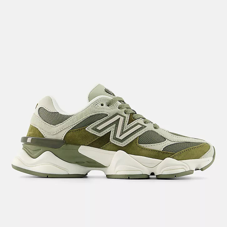 NB 9060 Dark olivine with olivine